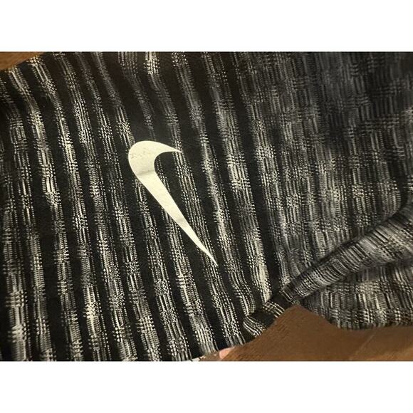 Nike Pro Top Womens Sz M Hyperwarm Training High Neck Logo Activewear Athleisure - Picture 5 of 7